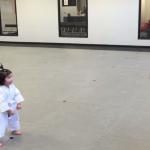 Słodka 3-latka na lekcjach karate