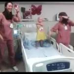 Pielęgniarki tańczą dla dziecka chorego na raka